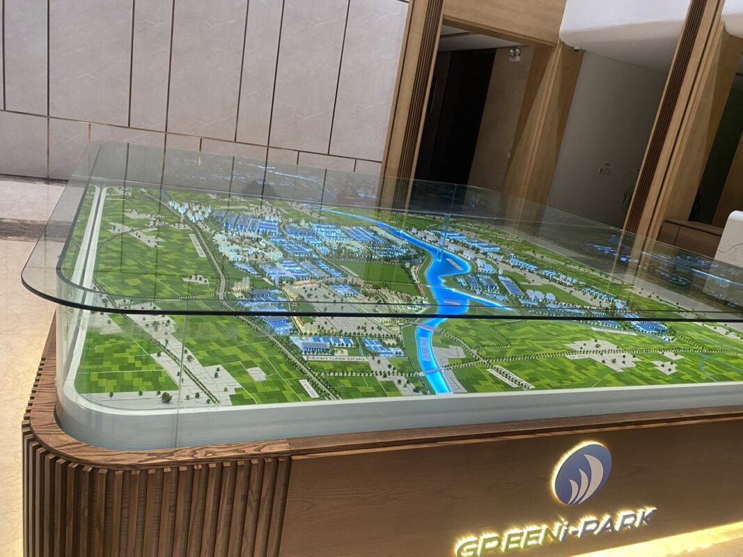 Kính uốn cong 12 ly trắng uốn mô hình